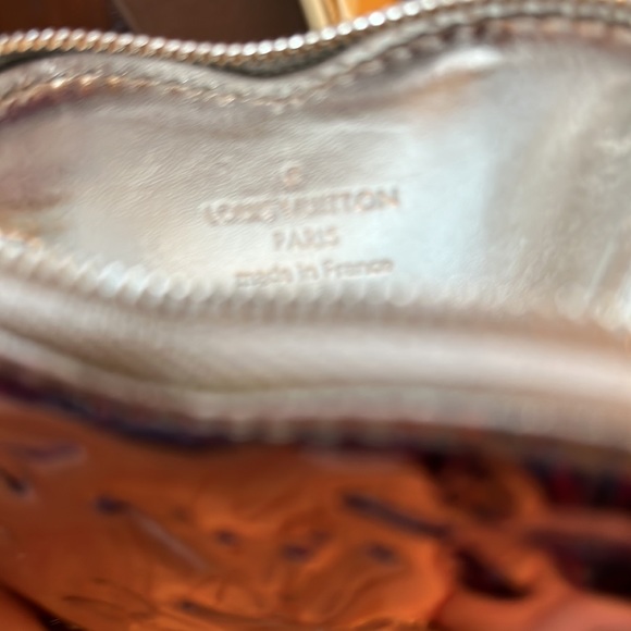 Louis Vuitton heart shaped coin purse - Picture 6 of 9